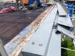 屋根_波板_葺き替え_施工前