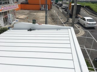 屋根_葺き替え_白_勾配_施工後