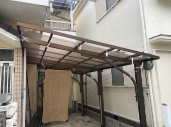 波板が外れた
