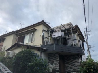 2階建ての瓦のお家