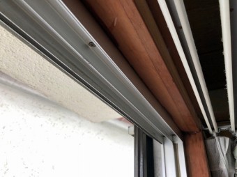 サッシの隙間から雨漏り