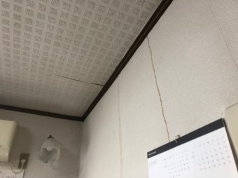 雨漏りのシミ