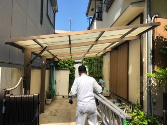 ガレージの波板