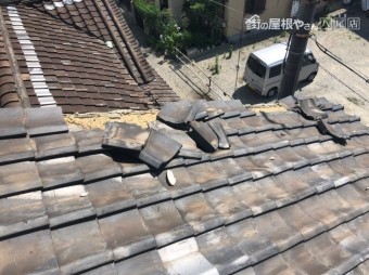 瓦ずれ屋根からの写真