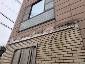 外壁のタイルがかけた