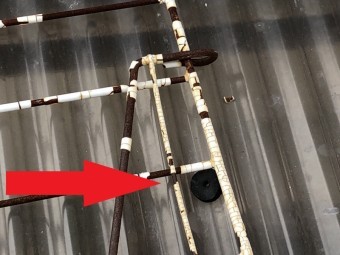 八尾市 波板のフックが落ちている