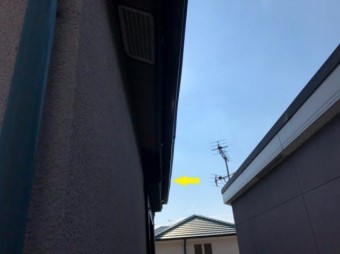 軒樋がゆがんでいる