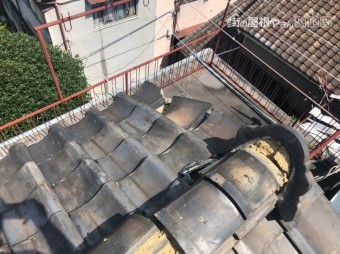 瓦ずれと棟瓦ずれの写真
