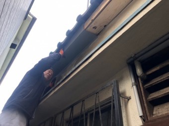 庇を板金で施工