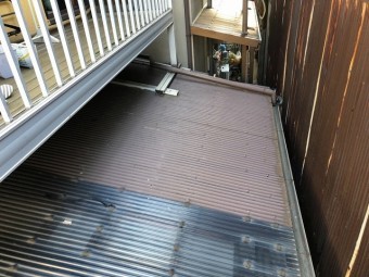 下屋トタン屋根