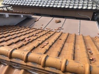 八尾市 瓦が割れた