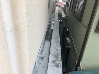 笠木 雨漏れしている どこかにヒビ