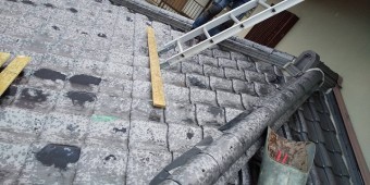 小雨で屋根修理