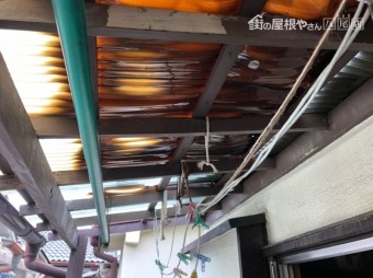 二階ベランダの波板