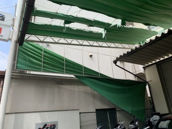 倉庫のテント