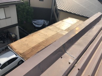 庇板金飛んで行った