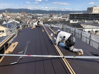 ガルバリウム施工中