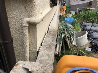 ブロック塀に隙間