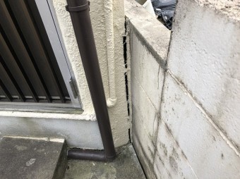 壁に隙間