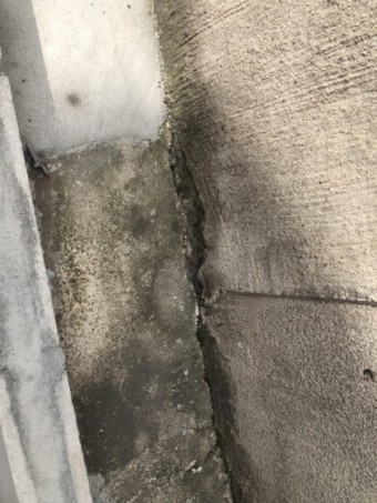 めくれてしまった壁