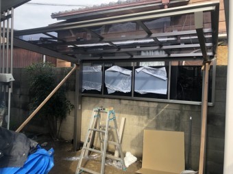 サイクルポート施工中