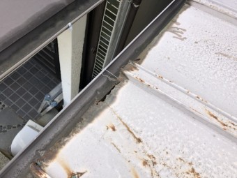 屋根が錆びて劣化