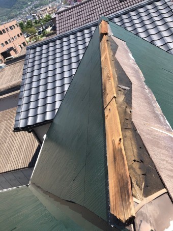 八尾市 スレート屋根 棟板金