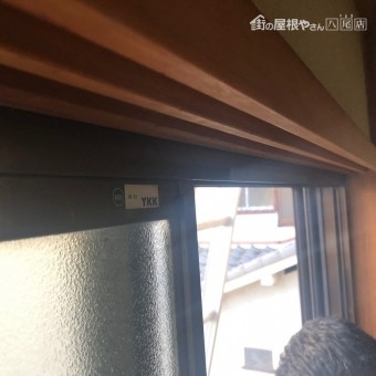 窓枠から雨漏り