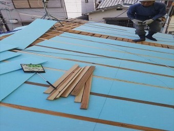 八尾市 屋根葺き替え 断熱材