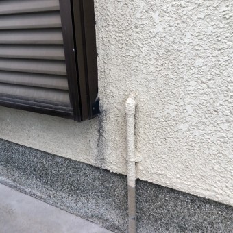 外壁に汚れとキズ