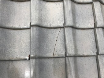 瓦ひび割れ補修
