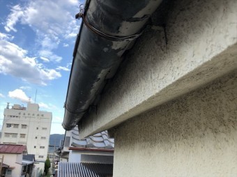 八尾市 樋を針金でとめた