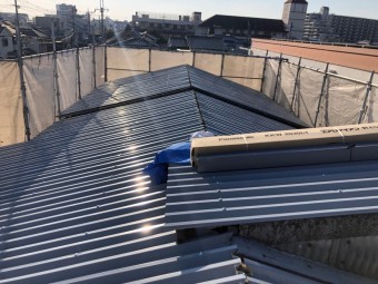 リファインルーフ施工中