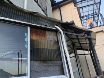 波板から雨漏れ 八尾
