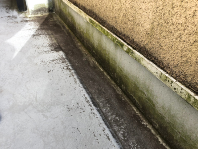 遮熱カバー工法により最新の金属屋根に生まれ変わった施工後の工場全景