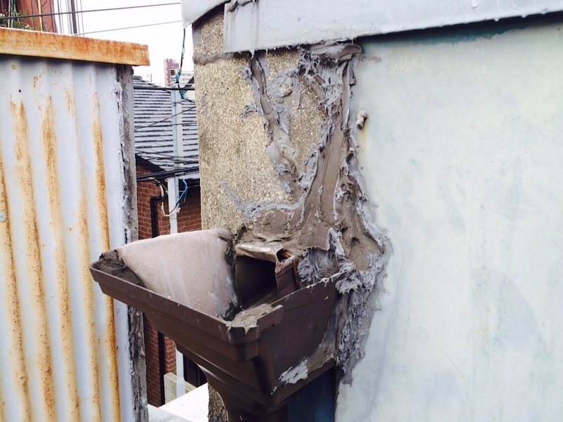 【羽曳野市】DIYコーキングで雨漏り悪化！プロが教える原因と確実な解決策