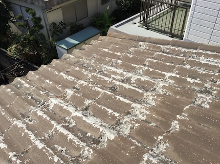 屋根の剥がれ・割れをドローン調査！大阪市東住吉区の葺き替え提案