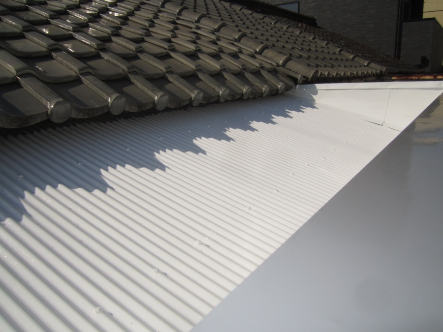 東大阪市で屋根塗装工事トタン屋根に遮熱塗料施工しました