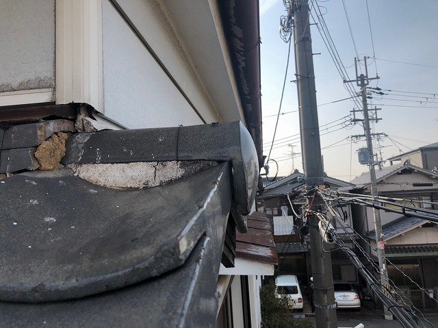 八尾市で屋根から漆喰が落ちてきた。屋根とベランダの防水の点検。