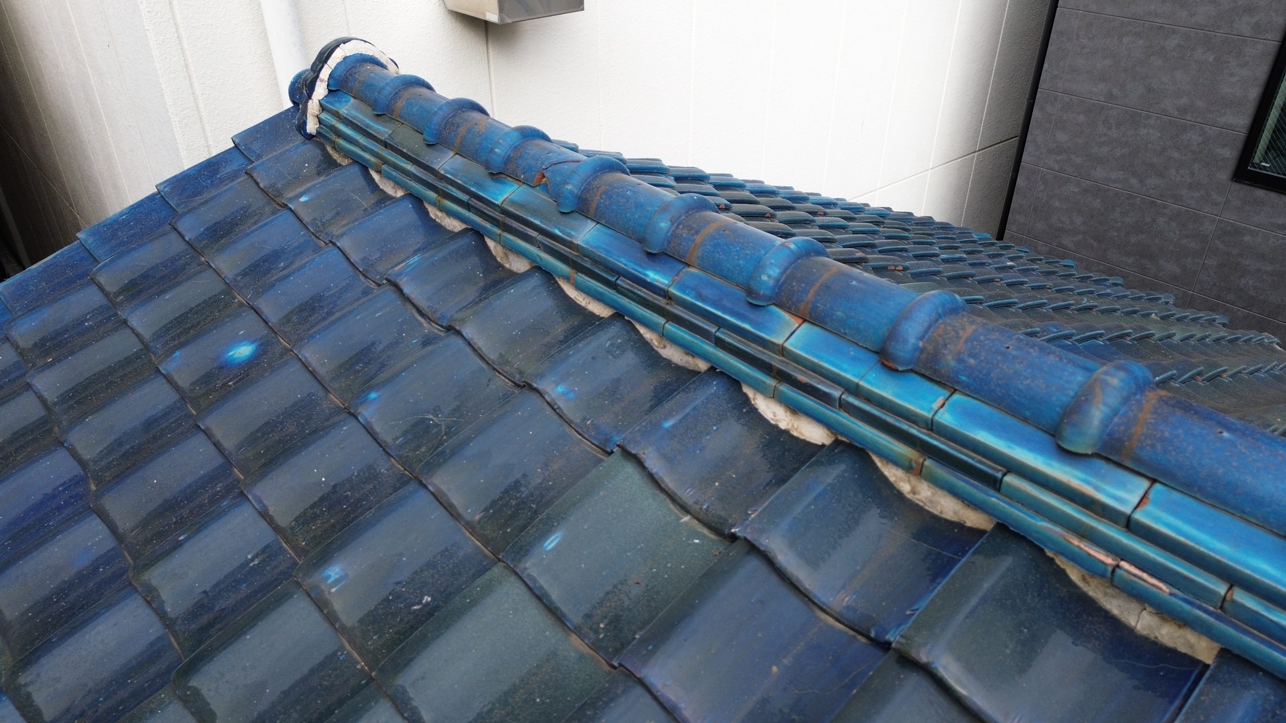 【柏原市】平屋建ての棟瓦をドローン点検｜「はみ出した漆喰」の罠と修理費用（パート3）