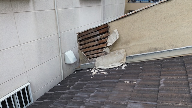 【柏原市】外壁の剥がれと壁際板金のサビをドローン点検　修理費用（パート4）