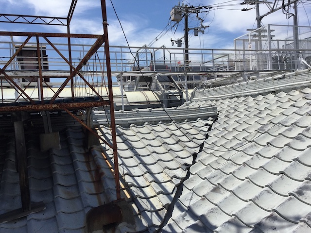 【大阪市生野区】DIY塗装の色ムラが気になる…「再塗装」より「葺き替え」を勧める理由