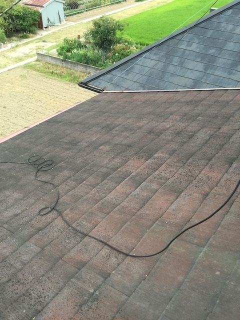 経年劣化で変色し寿命を迎えたカラーベスト屋根