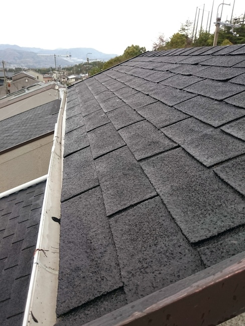 【東大阪市】屋根の反り・剥がれを放置すると危険！カバー工法で叶える高耐久リフォーム