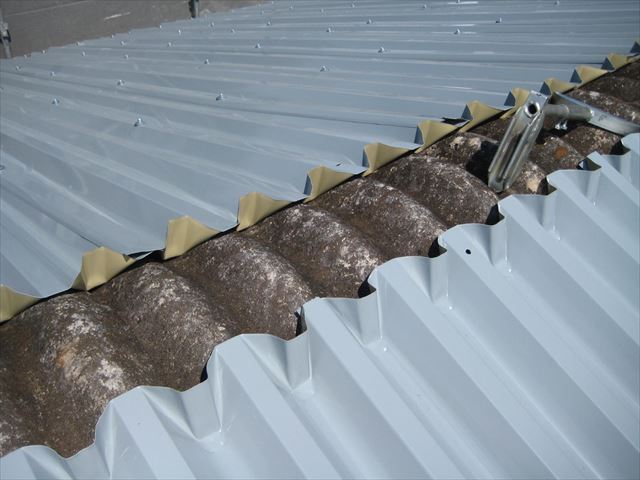 金属屋根の棟部折り曲げ