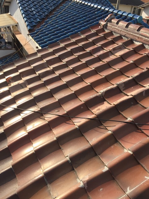 【八尾市恩智中町】瓦の雨漏り!屋根葺き替えでラバーロック被害を根本解決