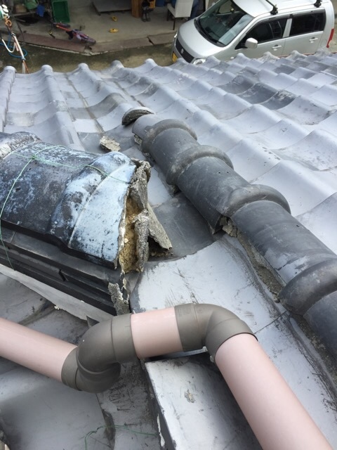 【八尾市田井中】棟崩れと雨漏りの不安を一掃！築古瓦屋根の葺き替え提案