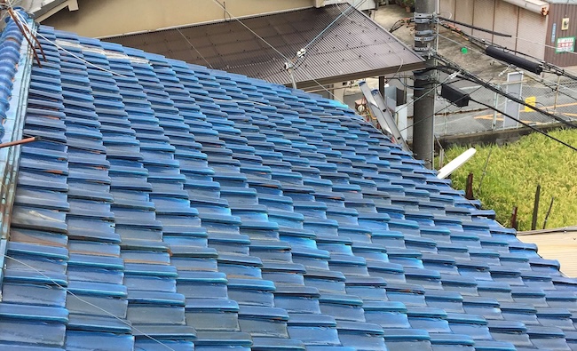 【八尾市天王寺屋】古い瓦の雨漏り不安を「葺き直し」で安く解決！見えない下地の寿命