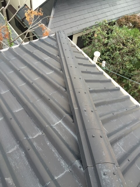 【東大阪市足代】屋根のひび割れがバキバキ？雨漏り前に知るべき修理の正解