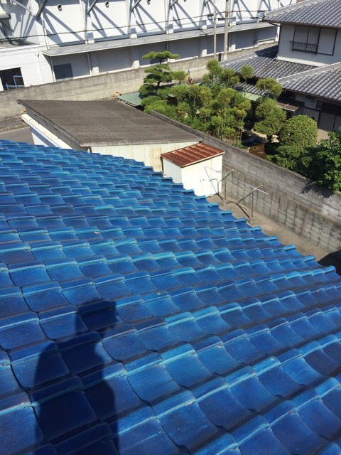 【八尾市】屋根の穴や針金の浮きは危険？漆喰補修で高額な雨漏り修理を回避！